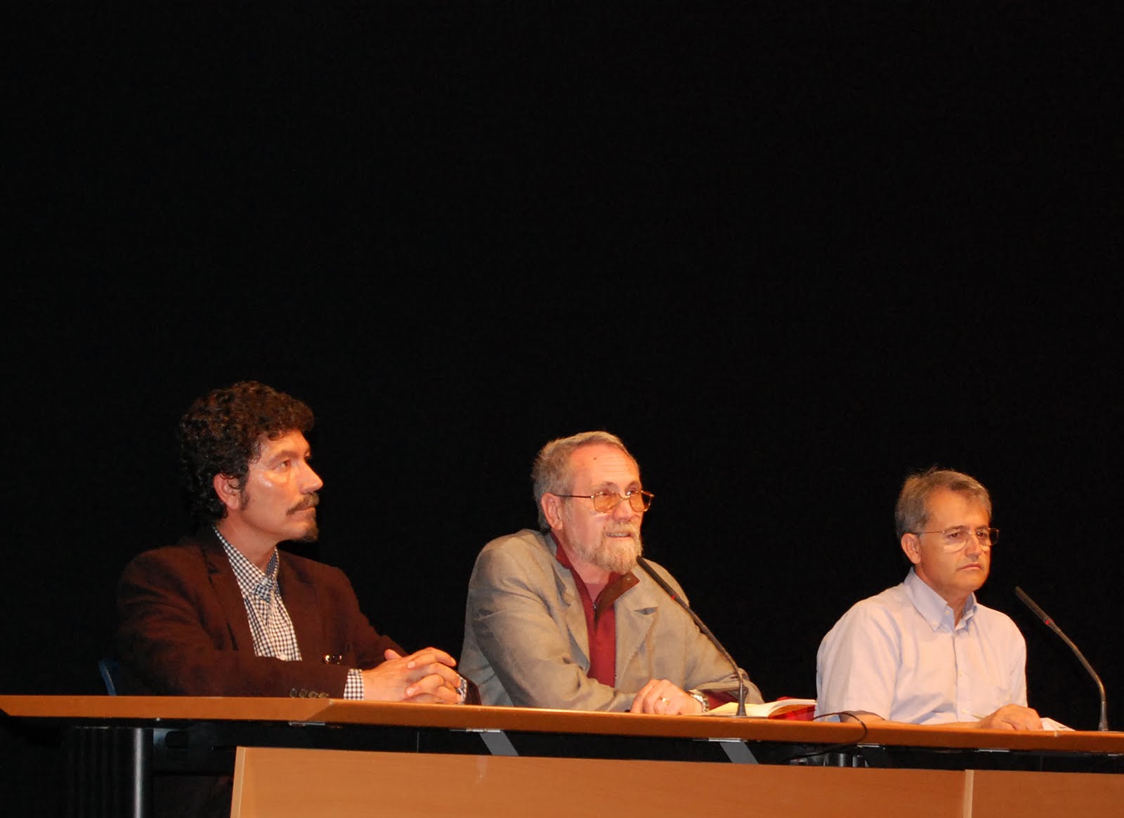 Presentación espuma_  Pedro A. Glez. Moreno. Manuel López Azorín y José Alberto Clemente.